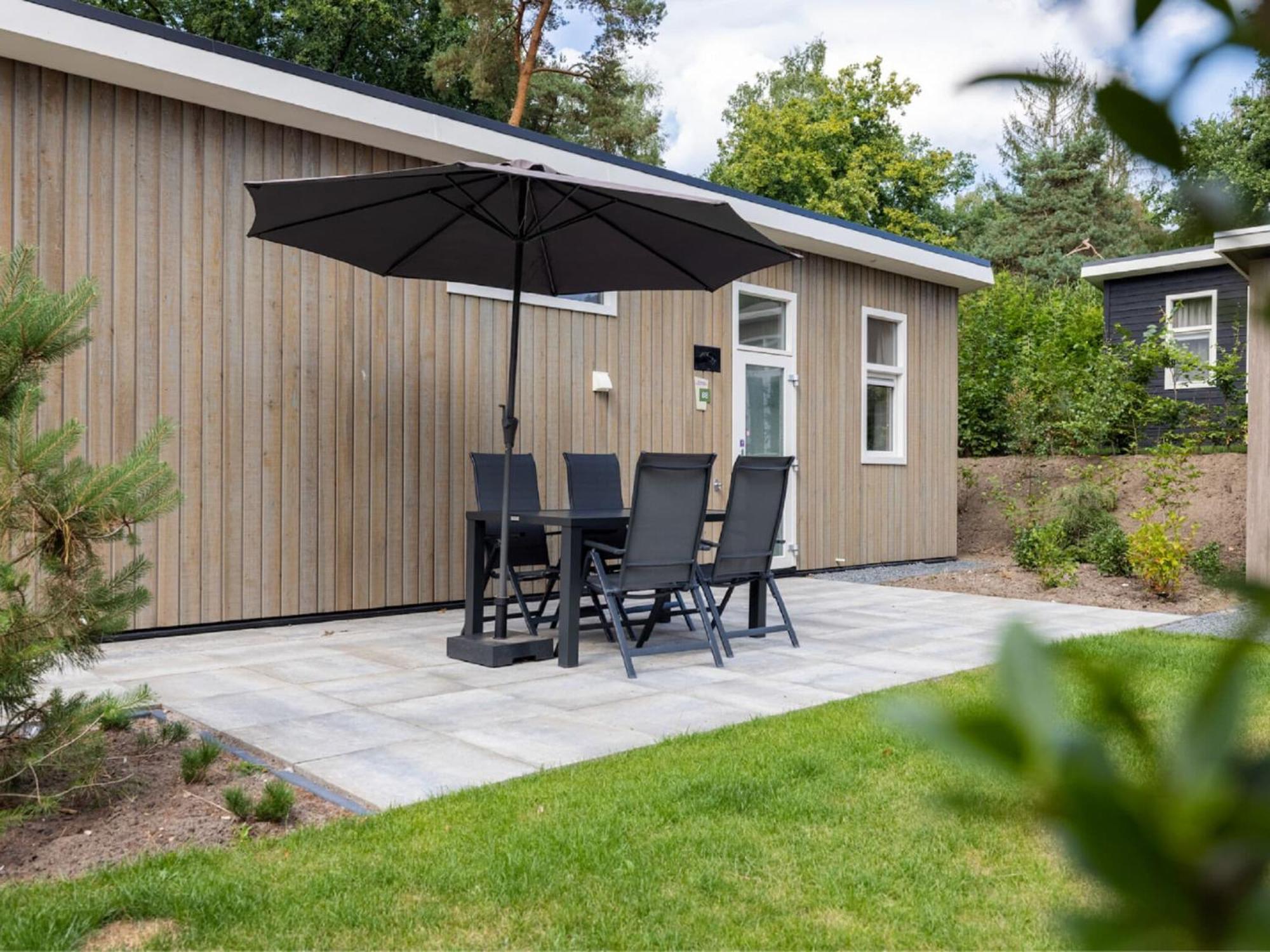 Comfortable Chalet With Combination Microwave Near The Veluwe Hoenderloo Buitenkant foto