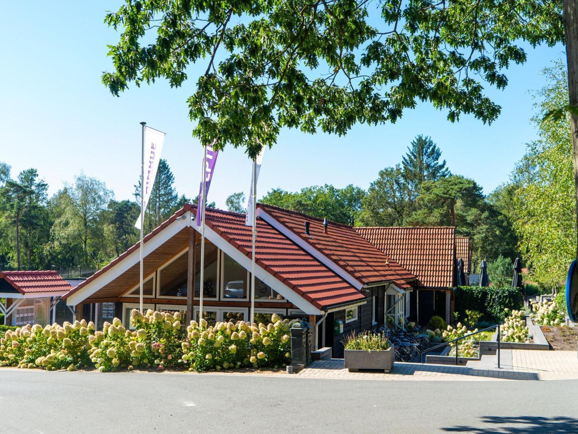 Comfortable Chalet With Combination Microwave Near The Veluwe Hoenderloo Buitenkant foto